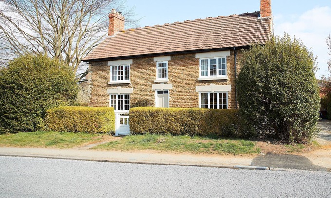 Welburn Cottage | Situated within the picturesque village of Welburn in the Ryedale district of North Yorkshire, and w