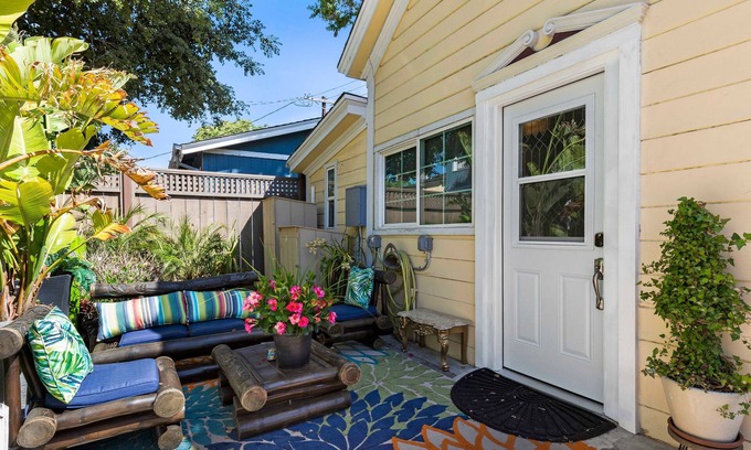 Northside Cottage | SJ Downtown Private Guess House with Gated Parking Room7