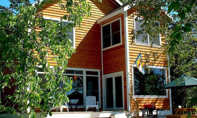 Arcadia House | SKI CRYSTAL MTN! New Wifi! SANDY BEACH! Gameroom!