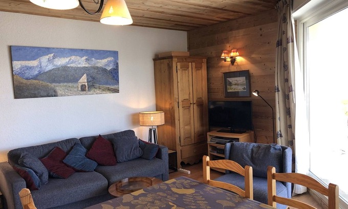 Jeux Apartment | Ski-in/Ski-out 3-Room Apartment for 6 with South-Facing Balcony, Pet-Friendly, Near Center