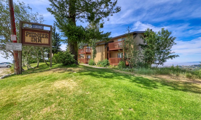 Boise Condo | Ski-in/ski-out condo with sweeping tree-lined views
