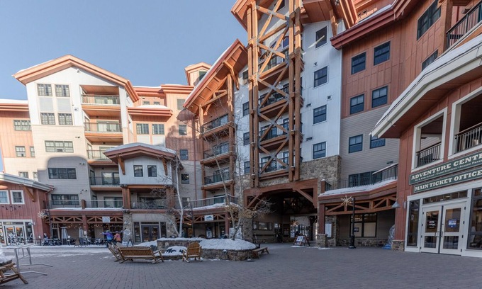 Crested Butte House | Ski-In/Ski-Out Luxury Condo! Heated Garage, Pool, Gym, Hot Tub! All on One Level