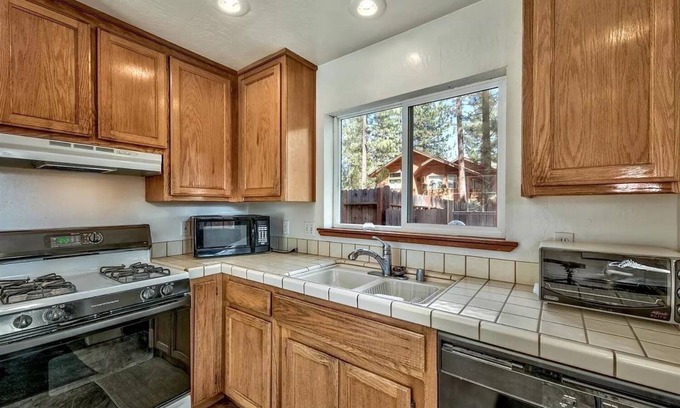 Bijou Pines Cabin | Ski Lease 2025: 3 bedroom Bijou Cabin