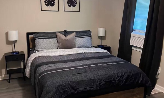 Rockingham Apartment | Skipper 3- Charming 1-bedroom apartment in Rockingham with WiFi, AC