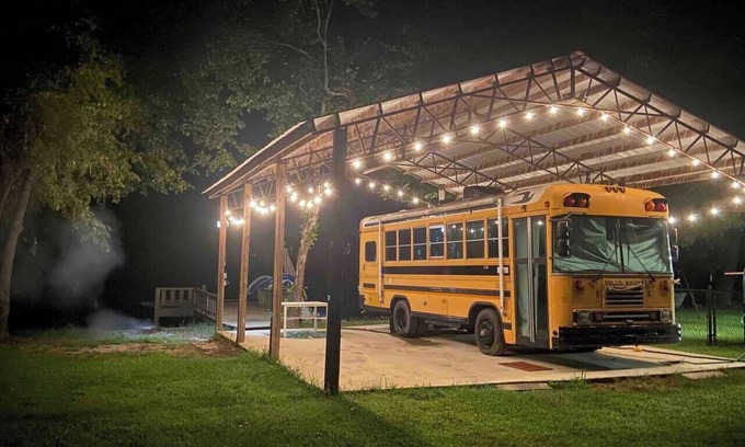 Centre House | Skoolie on Lake Weiss | LAKE FRONT & Fishing