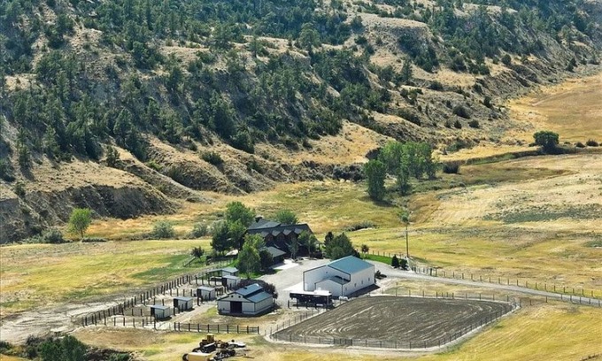 Yellowstone County Other | Sky Creek Ranch Montana Lodge Housen
