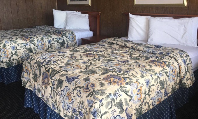 El Dorado House | Sky-Palace Inn and Suites El Dorado - 2 Double Bed NS