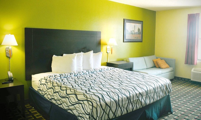 Park City House | Sky-Palace Inn & Suites Park City Wichita North - 1 King Bed NS
