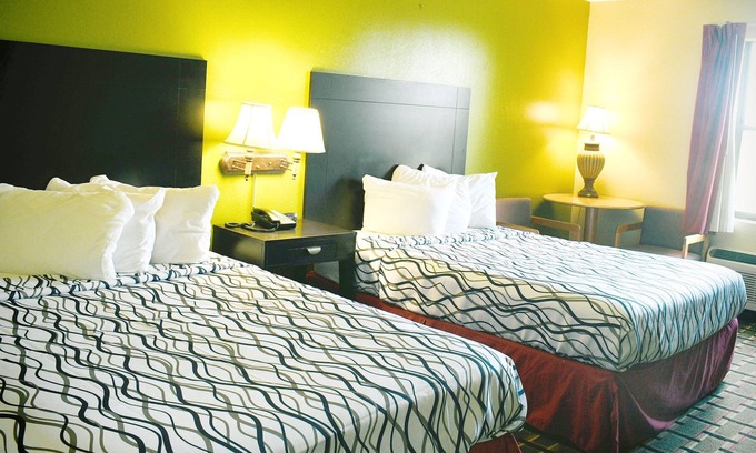 Park City House | Sky-Palace Inn & Suites Park City Wichita North - 2 Queen Beds NS
