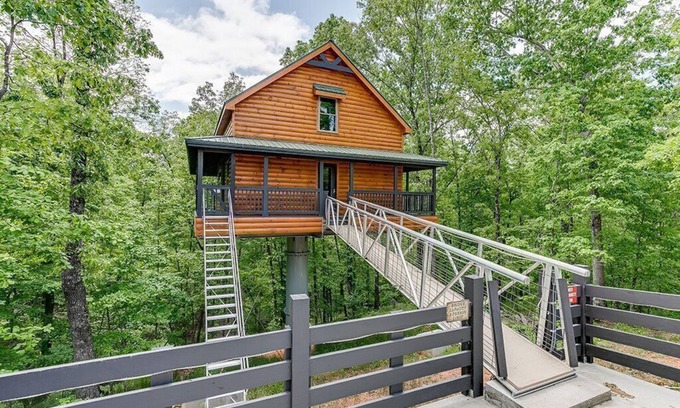 Cleveland Cabin | Sky's the Limit Treehouse Cabin
