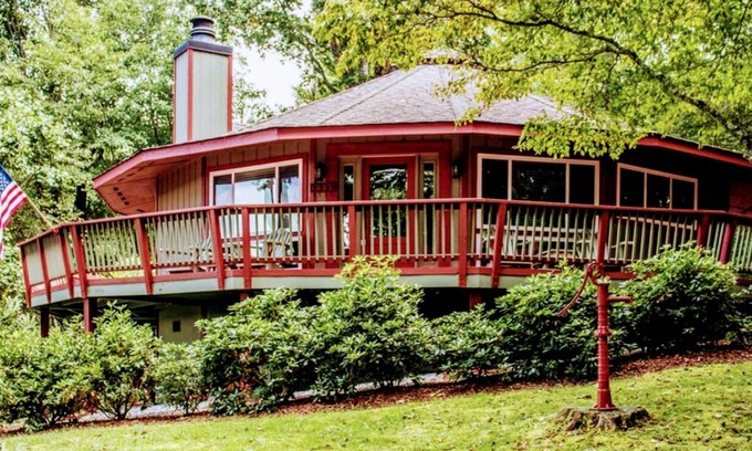 Dillard House | Sky Valley Bungalow nestled 3000 feet with scenic mountain views & golf course!