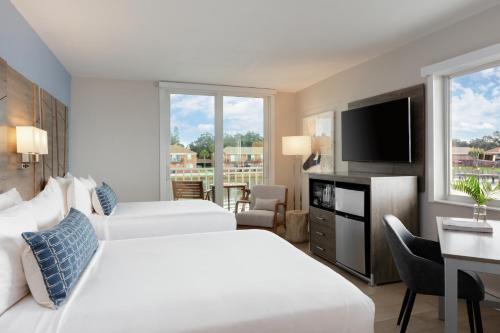 Pinellas Point Hotel | SkyBeach Resort