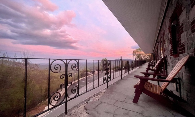 Marion Hotel | Skyline Village Inn