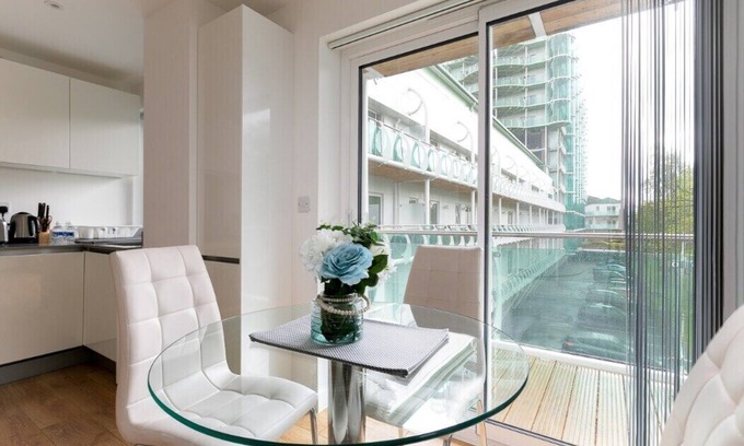 Grange Apartment | Skyvillion - 1Bed Enfield Flat w/Balcony+Parking