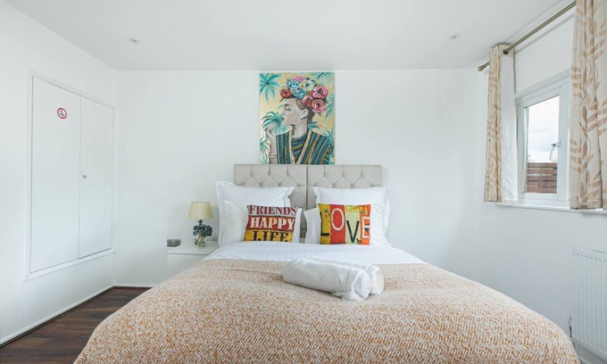 Hatfield Apartment | Skyvillion - 2bed House W grdn&parking In Hatfield