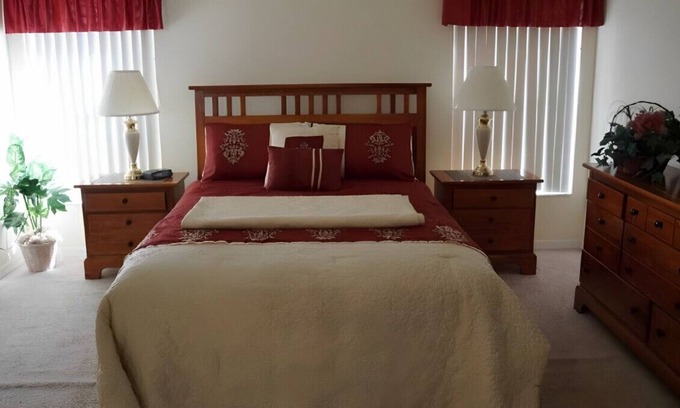 Lake Davenport Estates Villa | Sleek 4BR Vacation Villa near Theme Parks & Shops!