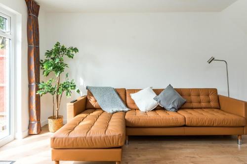 Anerley Apartment | Sleek and Stylish 2BD Home with a Garden Anerley