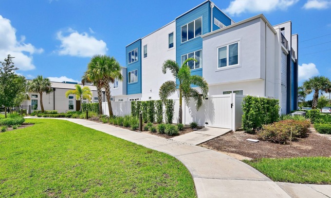 Reunion Hotel | Sleek Condo with Pool Table near Disney and Resort & Waterpark Access - B1-202