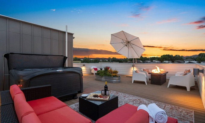 Old Town North House | Sleek Home Near Old Town W/Rftp Hot Tub & Mtn Views