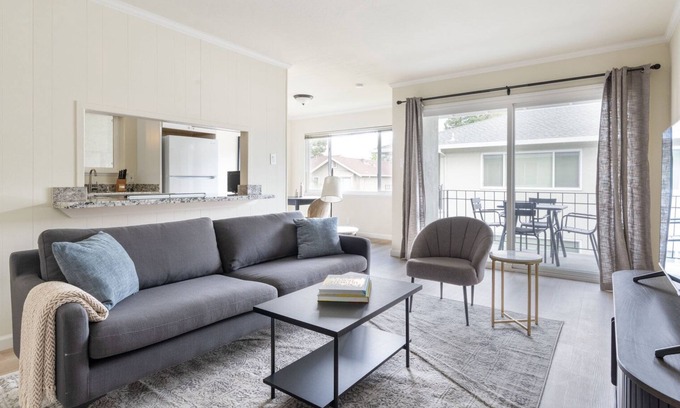 University South Apartment | Sleek Palo Alto 1BR w/Garden, Parking & W/D, nr shops, by Blueground