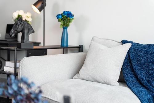 Dammam Apartment | Sleek Serenity