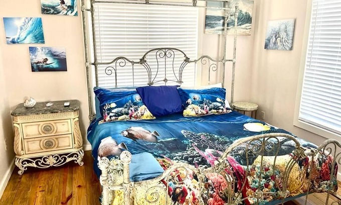 Isla de Utila House | Sleep 10 in this Utila Suite, complete with full kitchen.