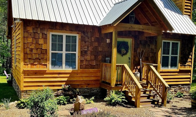 Valley Head Cabin | ♥ Sleep in the woods, wake to the birds - Hot tub, King bed, PRIVACY!