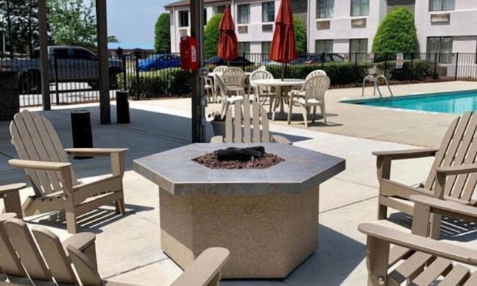 Pine Forest Hotel | Sleep Inn & Suites Spring Lake - Fayetteville near Fort Bragg