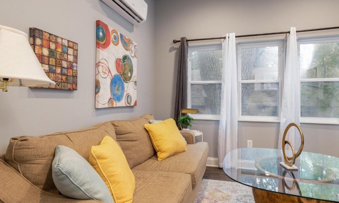 Midtown Apartment | Sleepover Historic C Street Springfield Apartments