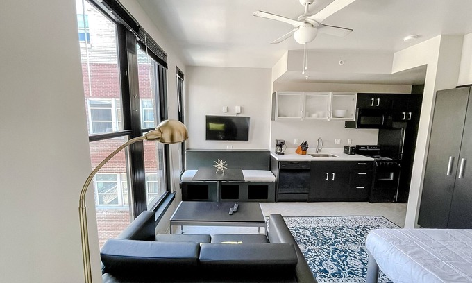 Springfield Apartment | Sleepover: Rare Studio - Downtown Springfield