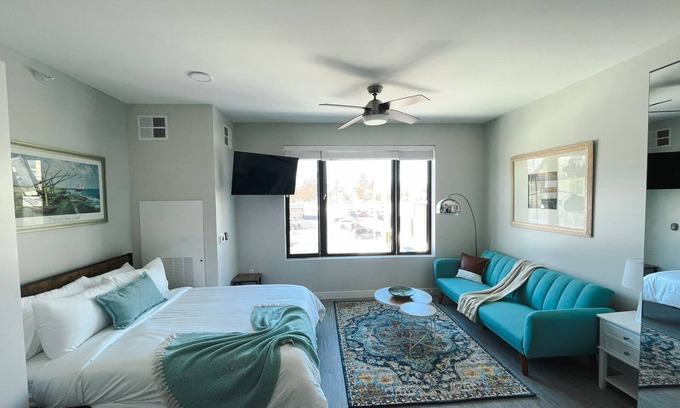 Des Moines Apartment | Sleepover: Upscale Studio and Gym - Des Moines