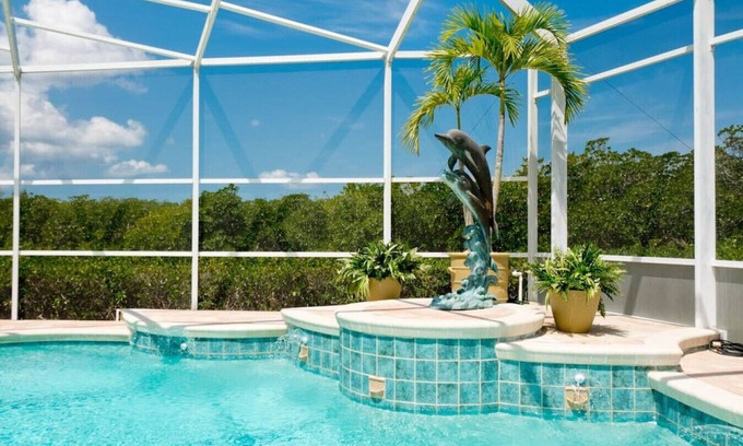 Bradenton House | SLEEPS 10, HTD POOL, WATERFRONT, PRIVATE DOCK