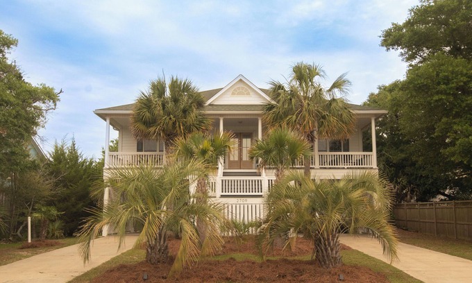 Edisto Island House | Sleeps 14! Open Floor Plan, Extremely Clean Home. Only 2 Blocks to the Beach!
