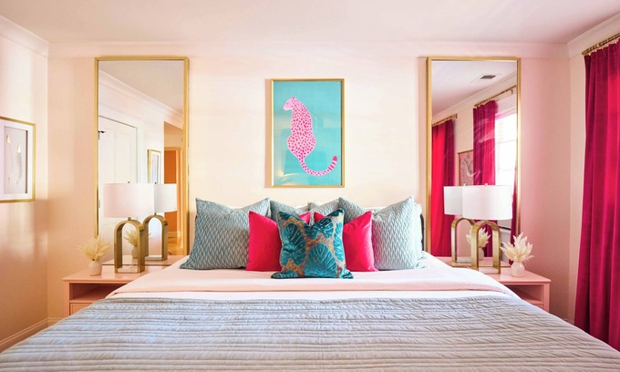 Historic District - North House | Sleeps 16! Walk to Broughton and River Street!