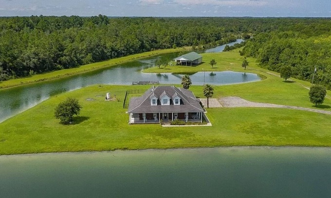 Callahan House | Sleeps 20. Spacious 7-bedroom house in Callahan just 15 min from Jax airport.