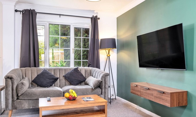 Peterborough House | Sleeps 5 - Perfect for Contractors & Professionals