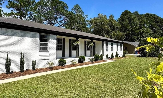 Albertville House | Sleeps 6-8; Across from Sand Mountain Park