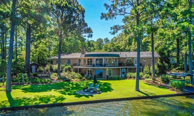 Whispering Pines House | Sleeps 6! Whispering Pines Lake Front