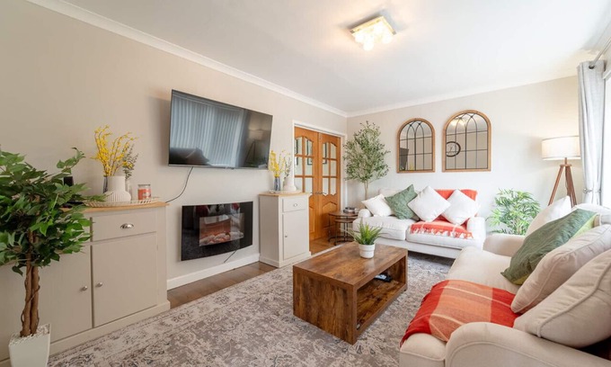 Ainley Top House | Sleeps 7, 3 bed, 5 beds