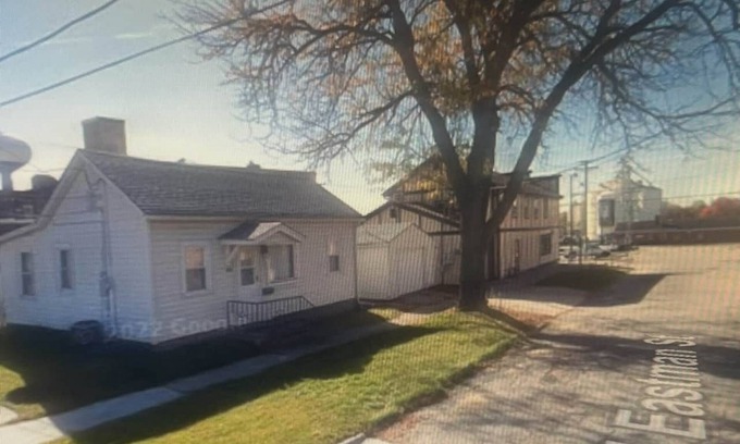 Harvard House | Sleeps 7 Steps to Metra