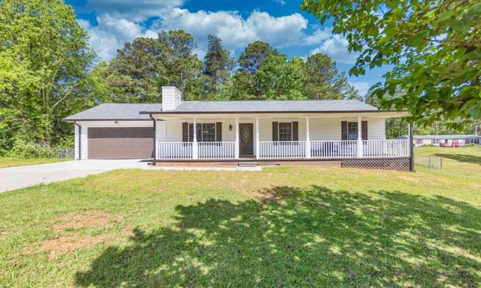 Buford House | Sleeps 8, Lake Lanier Hidden Gem