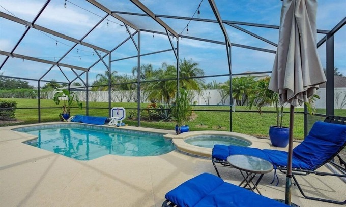 Highgate Park House | Sleeps up to 10 people in this fully equipped- Legacy Park Home