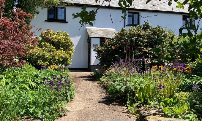 Clovelly Bed & Breakfast | Slerra Hill Bed and Breakfast, Clovelly