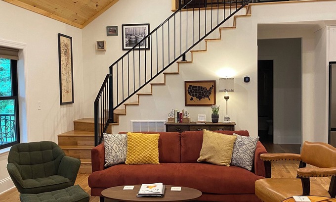 Mountain Rest House | Slicks on the River