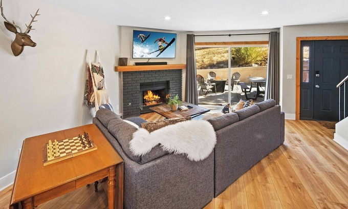 Big Bear Lake Condo | Slopeside at Bear Mountain By Destination Big Bear:Ski In Ski Out Patio w/FIRE PIT! Community PickleBall/Tennis/Basketball Courts + HOT TUB! Walk to Bear Mountain Resort, Golf Course & National Forest Trails!