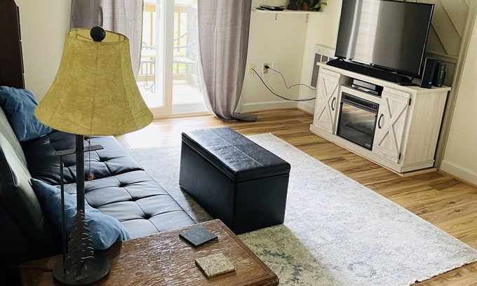 Sugar Mountain Apartment | Slopeside ski in/out