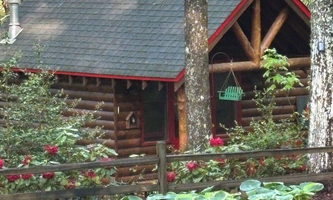 Clayton House | Small cozy log cabin sleeps two, where nature abounds near the Tallulah River