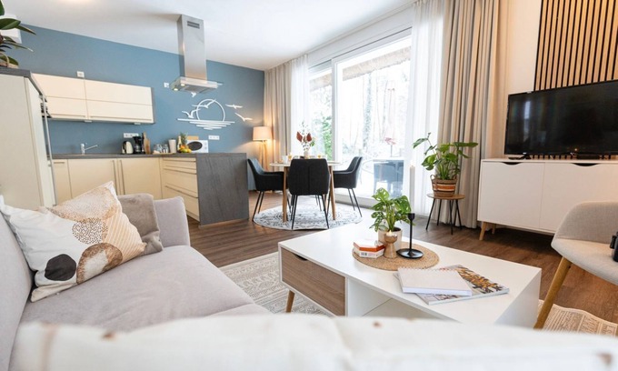 Bad Zwischenahn Apartment | SmartFewo: Fog greeting | lakeside terrace | sauna | park - Residence by the small sea