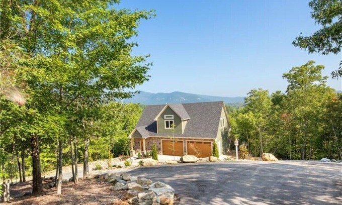 Lake Lure House | SMITH TREEHOUSE LAKE LURE: CLOSE TO ASHEVILLE AND TYRON WITH KILLER VIEWS