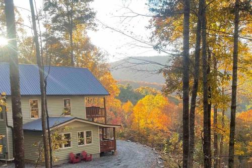 Whittier House | Smokey Mountain Getaway - new renovation - Mountain Views with Sunsets
